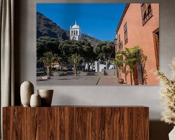 La Plaza de la Libertad avec l'église Santa Ana dans la petite ville de Garachico sur David Esser