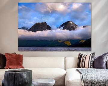 Hoog boven het Romsdalsfjord van Joost Lagerweij