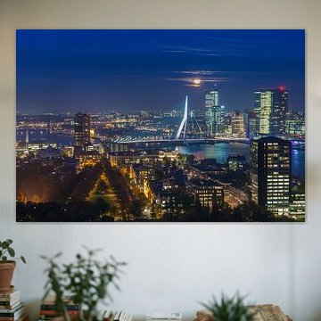 Pleine lune sur Rotterdam sur Ilya Korzelius