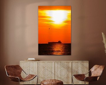 Schiff in orangefarbenem Licht von Quirina Kamoen
