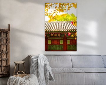 Südkoreanischer Tempel im Herbst. von Ron van der Stappen
