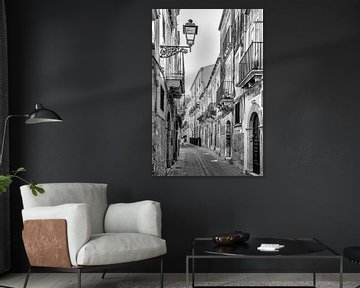 Straßenszene in Siracusa auf Sizilien, Italien. von Ron van der Stappen