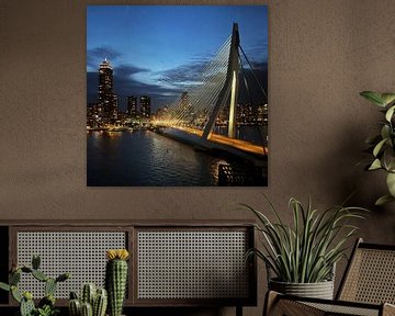 Erasmusbrug bij avondlicht van Studio Ypie