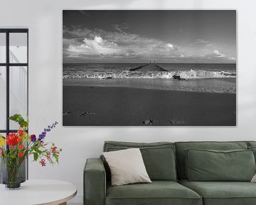 Zeeland strand bij Oostkapelle in zwart en wit van anne droogsma