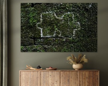 Een puzzelstuk op een muur getekend met krijt