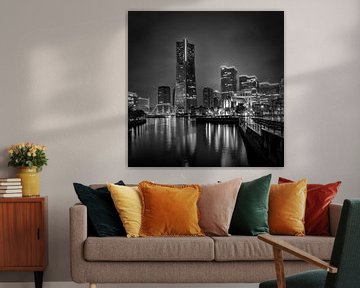 Fascinerende skyline van Yokohama bij nacht | monochroom van Melanie Viola