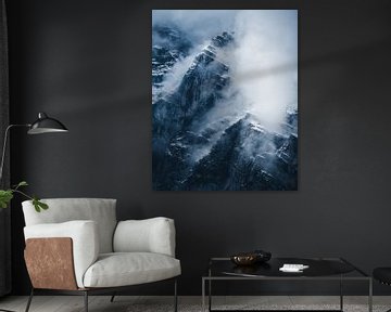 Besneeuwde Duitse Alpen in de mist van Dylan Shu Photography