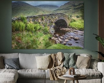 Butterbrug over de rivier Kinglas Water, Cairndow van Christian Müringer