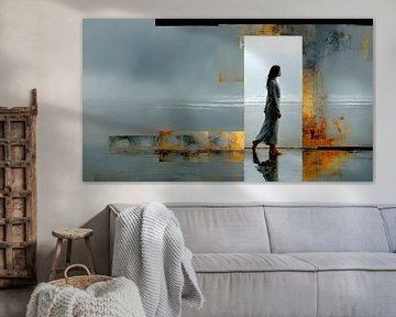 Vrouw loopt door surrealistische deur van Frank Heinz