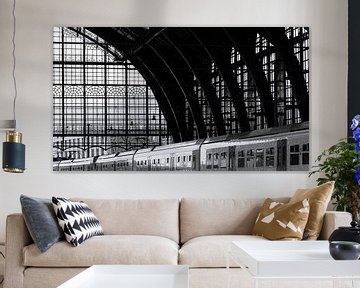 Station Antwerpen lijnenspel in zwart-wit van Margaret Lampers