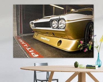 Der Capri wurde 1969 auf dem Brüsseler Salon vorgestellt. Er war der Versuch von Ford, eine europäische Variante des Ford Mustang zu verkaufen. Das Auto basierte auf dem Ford Cortina und wurde in Großbritannien (Dagenham und Halewood), Belgien (Genk) und Deutschland (Saarlouis und Köln) gebaut. Ursprünglich wollte man den Namen Colt verwenden, aber dieser wurde bereits von Mitsubishi genutzt. Das Auto wurde mit einer großen Auswahl an Motoren verkauft. von Bas Fransen