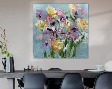 Des fleurs aux couleurs éclatantes sur Emma Bell