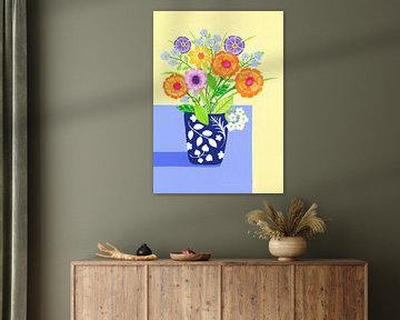 Blumenstrauß in blauer und weißer Vase
