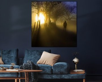  Silhouet in de mist bij zonsopgang van Alain Ulmer