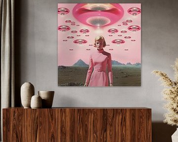 Een vrouw met kosmische elementen van Samantha Hearn
