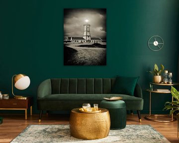 Phare du Cap Espichel par nuit d'orage - Scène sépia en noir et blanc d'un phare emblématique du Portugal
