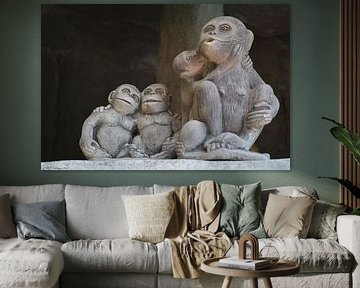 Statue d'un groupe de singes à Bangkok sur Minimalistic Travel Photography by.Rieneke