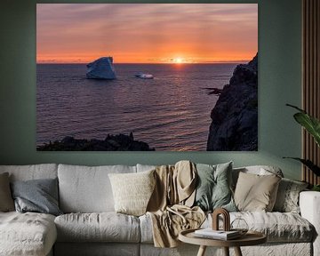 IJsberg voor de kust van Twillingate Newfoundland tijdens zonsondergang van Menno Schaefer