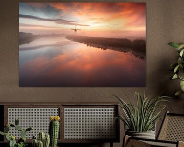 Holländisches Feuer über dem Polder: Die Mühle erwacht von Stephanvtz fotografie