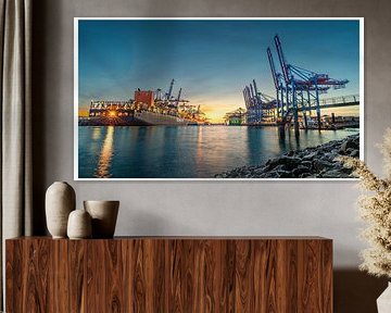 Abendstimmung am Containerterminal Waltershof – Hamburg von Ahma NJAI