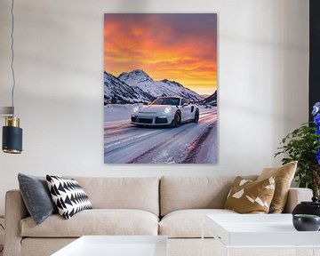 Porsche 911 GT3 RS op een besneeuwde bergweg bij zonsondergang van John Dan