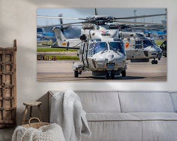 Nederlandse NH-90 helikopter op Schiphol-Oost. van Jaap van den Berg