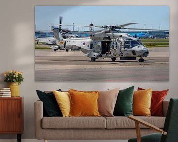 Nederlandse NH-90 helikopter op Schiphol-Oost. van Jaap van den Berg