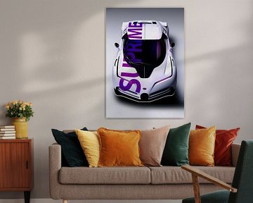 Weißer Bugatti Bolide mit violettem Supreme-Logo