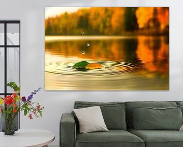 Herfstbladeren op kalm water van Imperial Art House