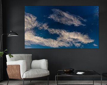 Beau ciel bleu foncé