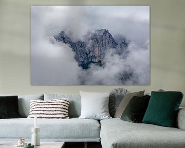 Verstopt in de Wolken – Franse Bergtop in Mist