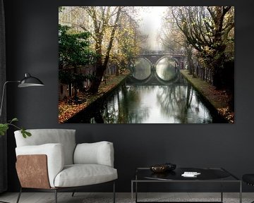 Oudegracht mit der Hamburgerbrug in Utrecht an einem nebligen Novembermorgen von André Blom Fotografie Utrecht