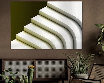 Escalier blanc abstrait vers le succès sur Frank Heinz