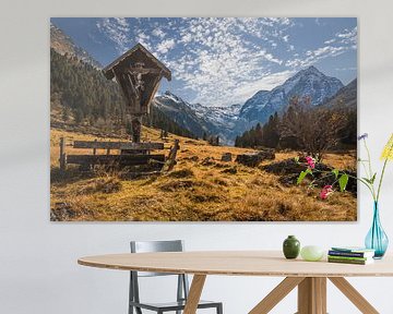 Marterl in Lüsenstal met Lüsener Fernerkogel (3.299 m)