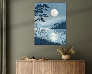 Een rustige Japanse nacht aan het meer met fluisterend riet en bergen in de verte van Artistic