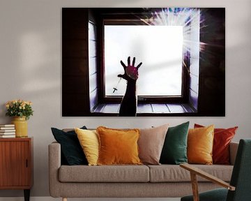 Hand met Kruis Reikend naar Licht van DiJa Photography