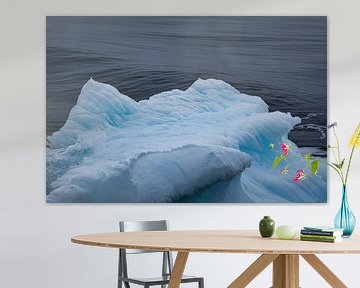 Details of a passing iceberg