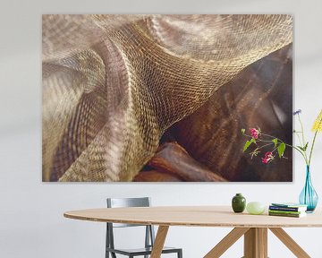 Gewebte Reflexion – Struktur im Spiel von Licht und Form von Mixed media vector arts