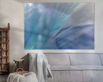 Lichtschichten in Blau – Zarte Überlagerung in Stoffform von Mixed media vector arts