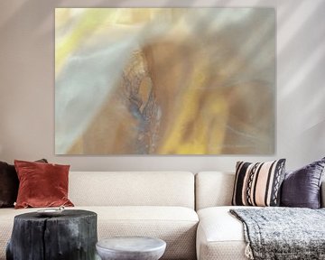 Verweven licht - goudbruine lagen stof in beweging van Mixed media vector arts