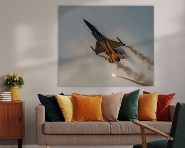Belgian F-16 Demo Team: the Dark Falcon.