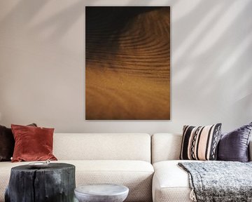 Spel van schaduw en warm zonlicht op het strand