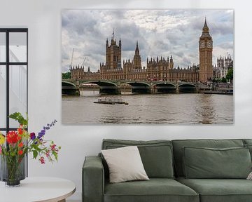 Skyline de Londres UK avec Big Ben Westminster Hall et la Tamise temps typiquement anglais