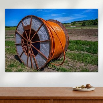 Kabeltrommel mit orangem Glasfaserkabel von ManfredFotos