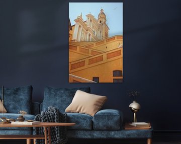 Zonnige trappen naar de basiliek van Menton, Zuid-Frankrijk van Studio Poek