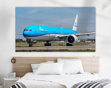 KLM Boeing 777-300 auf dem Weg zur Polderbaan. von Jaap van den Berg