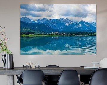 Uitzicht over de Forggensee naar de Allgäuer Alpen bij Füssen van Rico Ködder