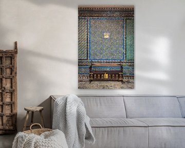 Fliesenwand mit antiker Bank in Sevilla von Alexander Baumann