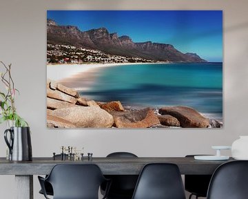 Strand Camps Bay in Kaapstad van Heleen van de Ven