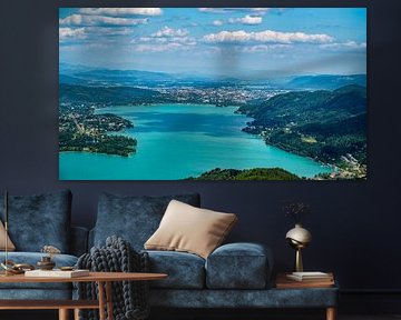 Vue de la tour d'observation Pyramidenkogel sur le lac Wörthersee